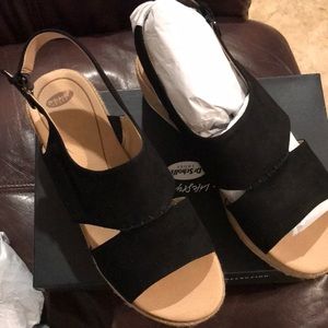 Wedge/Platform Black Sandals